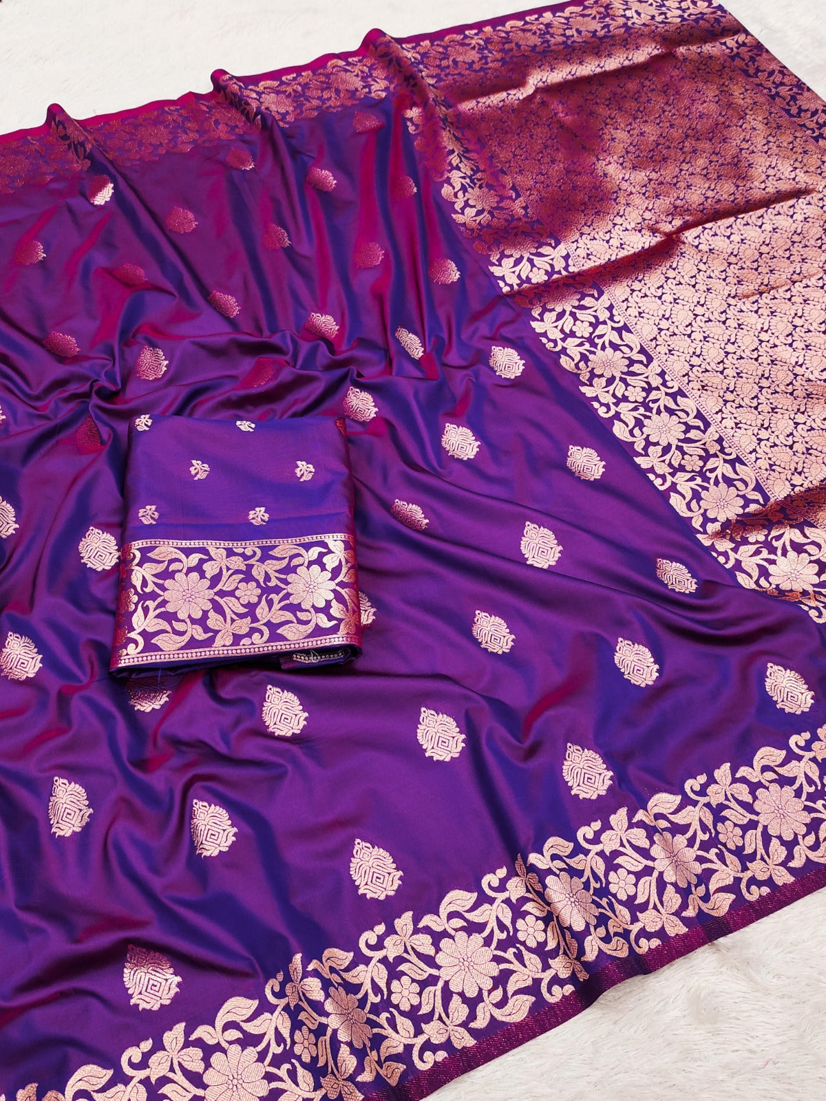 Pure Banarasi Silk Saree – Self Weaving Design with Rich Zari Pallu & Heavy Border