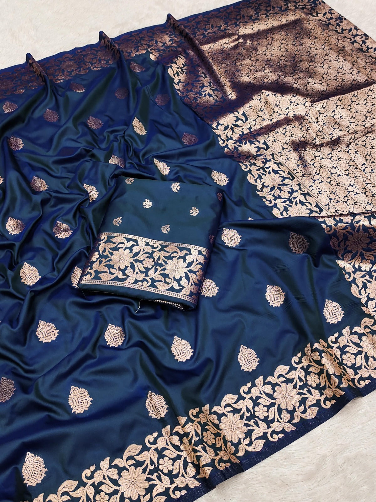 Pure Banarasi Silk Saree – Self Weaving Design with Rich Zari Pallu & Heavy Border