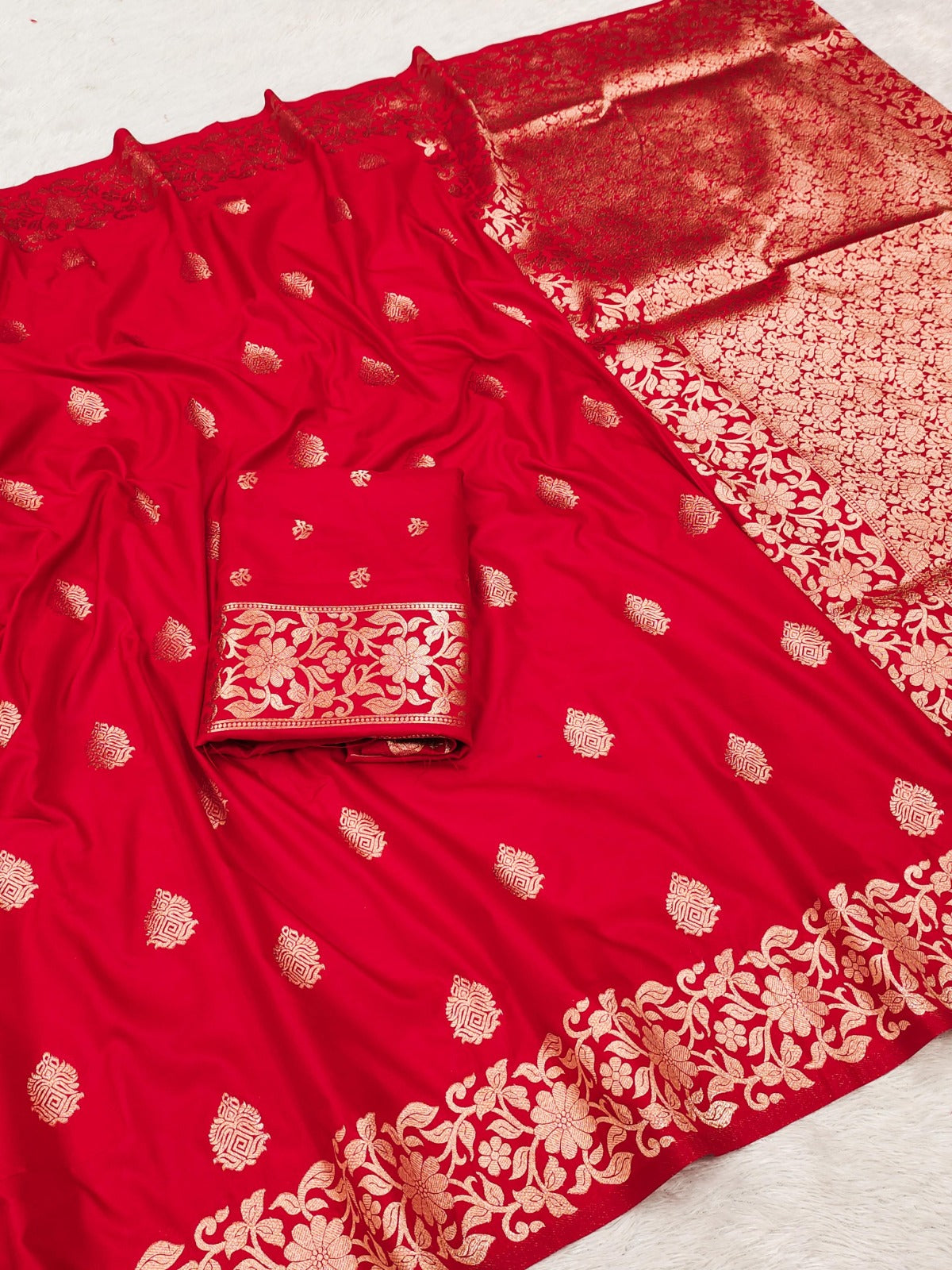 Pure Banarasi Silk Saree – Self Weaving Design with Rich Zari Pallu & Heavy Border