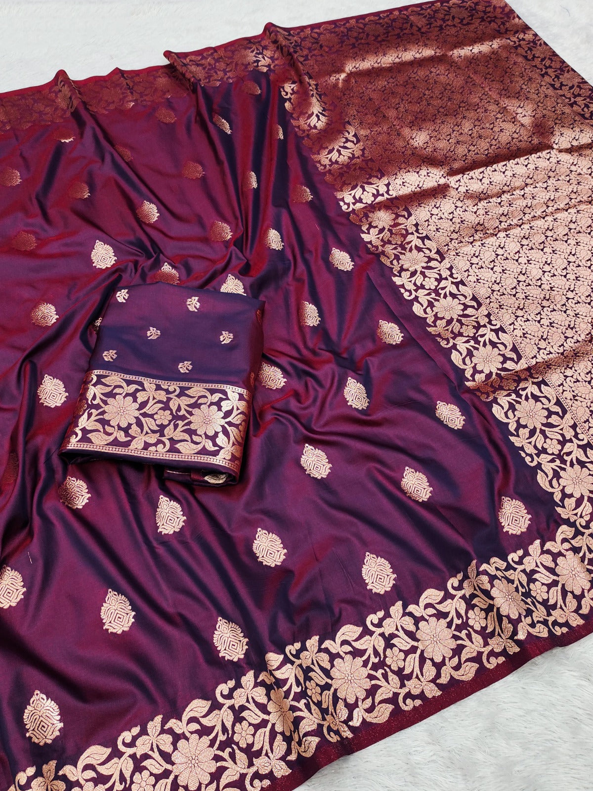 Pure Banarasi Silk Saree – Self Weaving Design with Rich Zari Pallu & Heavy Border